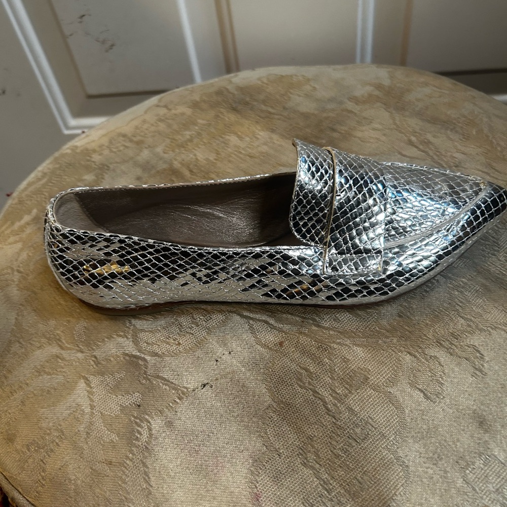 AGL Metallic Snakeskin print Soft Pointy Toes Loafers Sz 7.5 made in Italy - Picture 2 of 11